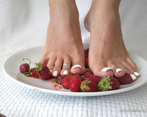 Amelia Maris aka ameliamaris OnlyFans - I know you loved my pictures with strawberries and a lot of you have asked