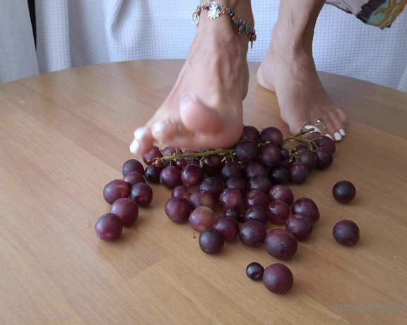 Amelia Maris aka ameliamaris OnlyFans - This video is for the food crush lovers! Watch how I get my feet dirty and