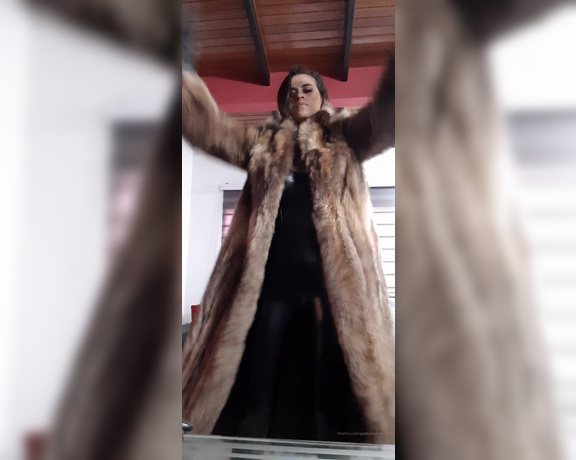 Goddess Kalinda aka goddesskalinda OnlyFans - I enjoy my fur coat to the fullest and of course I know that it makes