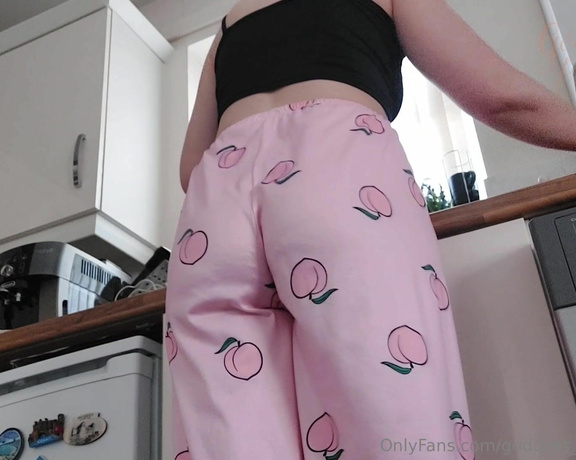 Goddess Peach aka goddess_peach_official OnlyFans - Im a gassy domestic Goddess There really isnt a single household chore that cant