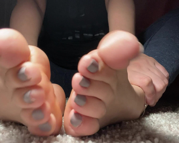 Mila P aka milaap OnlyFans - Feet Teasing  You know I cant pass up the opportunity to tease you Even