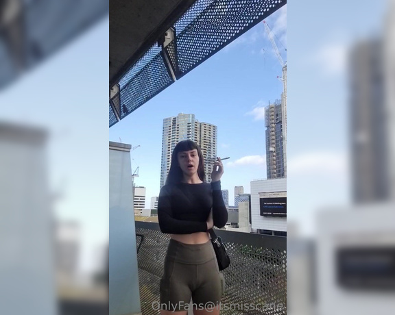 Miss Cane aka itsmisscane OnlyFans - New smoking and squirting video going out tonight Available for smoking live calls, dm