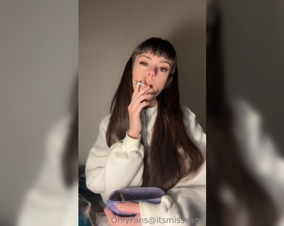 Miss Cane aka itsmisscane OnlyFans - I don’t mind a lil smoke in the eyes