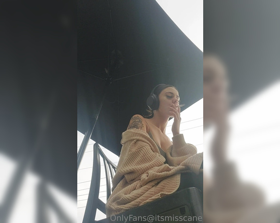 Miss Cane aka itsmisscane OnlyFans - My smoke warming up my lungs on an earlyy morning walk