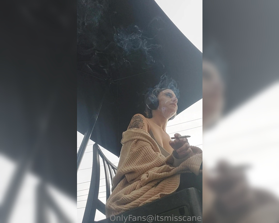 Miss Cane aka itsmisscane OnlyFans - My smoke warming up my lungs on an earlyy morning walk