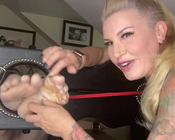 Mistress Ava Von Medisin aka avavonmedisin OnlyFans - Tickling My slaves feet with My sharpe nails Left in the blunder at end of clip