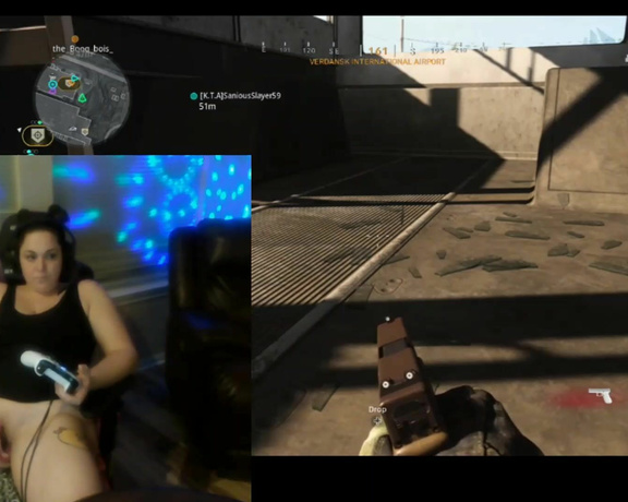 ButtPlugBetty - CoD girl gets dirty while randoms on mic