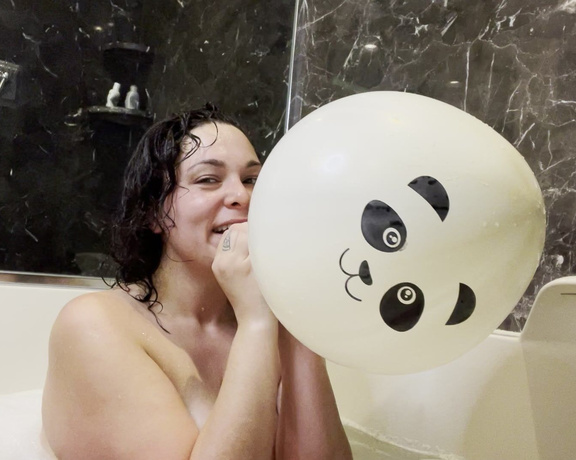 ButtPlugBetty - Blowing up panda balloon in bubble bath