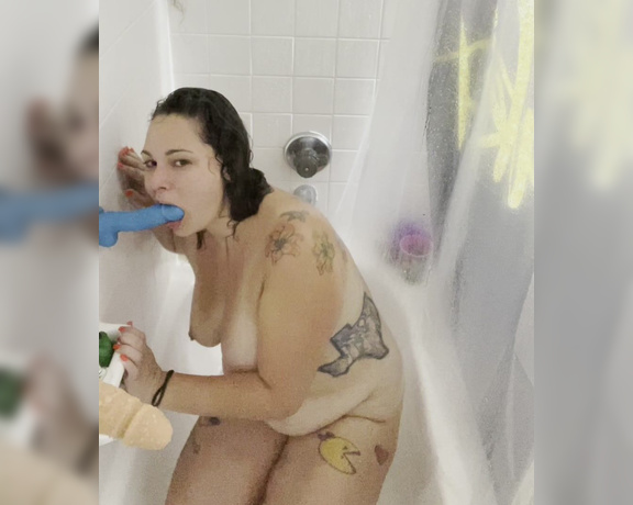 ButtPlugBetty - MILF fucking all her holes in the shower