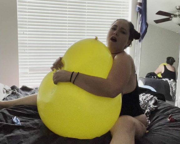 ButtPlugBetty - Wife finds out about his Balloon Fetish