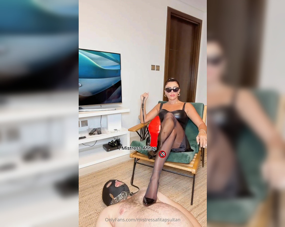 Hulya Cengiz aka hulyacengiz OnlyFans - Lucky dog, your place is under my feet