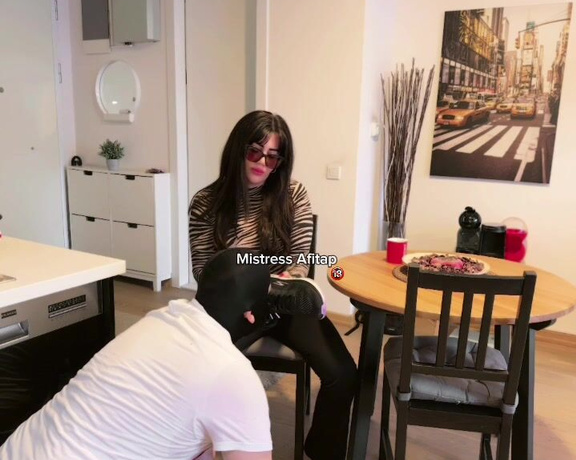 Hulya Cengiz aka hulyacengiz OnlyFans - Spitting ~ Trampling ~ Sweaty sneakers Nd much more Enjoy