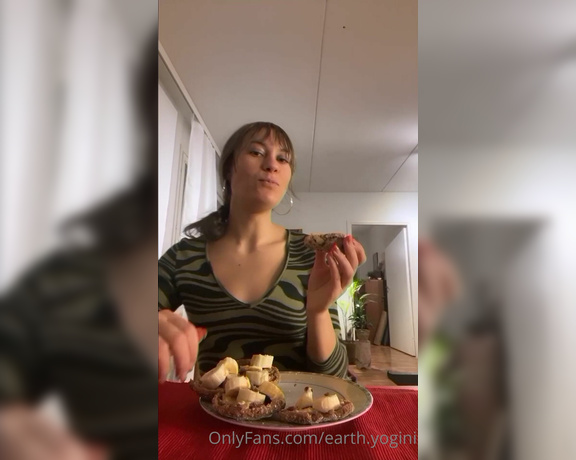 GoddessBast aka goddessbastet OnlyFans - Just me eating delicious and pleasurable food and squeezing you tiny foot bitches between the sandwich