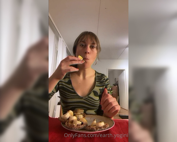 GoddessBast aka goddessbastet OnlyFans - Just me eating delicious and pleasurable food and squeezing you tiny foot bitches between the sandwich