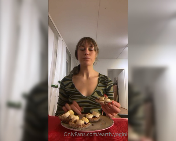 GoddessBast aka goddessbastet OnlyFans - Just me eating delicious and pleasurable food and squeezing you tiny foot bitches between the sandwich