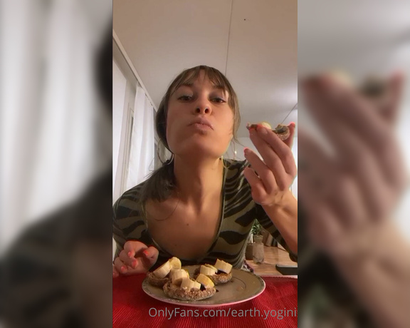 GoddessBast aka goddessbastet OnlyFans - Just me eating delicious and pleasurable food and squeezing you tiny foot bitches between the sandwich