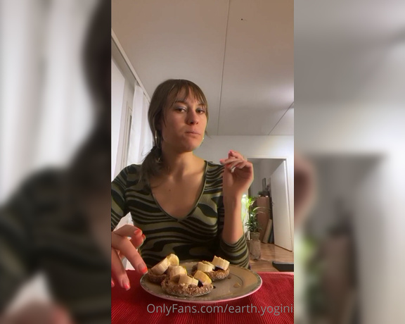 GoddessBast aka goddessbastet OnlyFans - Just me eating delicious and pleasurable food and squeezing you tiny foot bitches between the sandwich