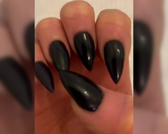 Lady Dark Angel aka Ladydarkangeluk Onlyfans - Finally found time first thing to get my nails done this morning Sharpened Then to use them in ses