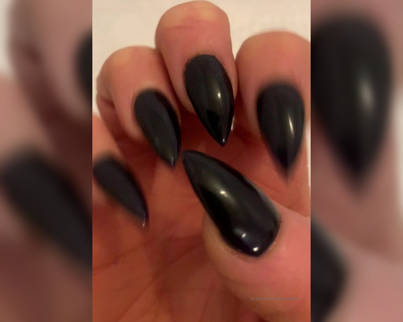 Lady Dark Angel aka Ladydarkangeluk Onlyfans - Finally found time first thing to get my nails done this morning Sharpened Then to use them in ses