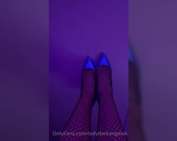 Lady Dark Angel aka Ladydarkangeluk Onlyfans - They light up beautiful in this light