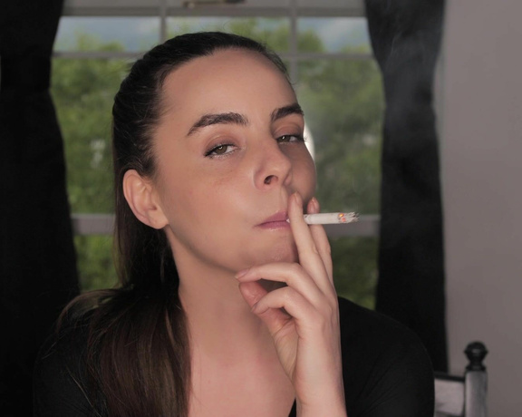 ManyVids - Dani Lynn - Smoking 100s Close Up