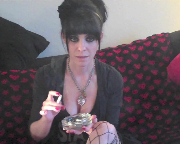 ManyVids - Dani Lynn - Smoking in Natural Light