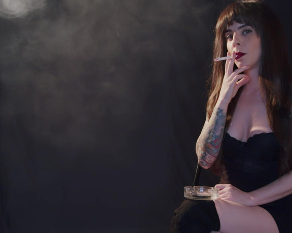 ManyVids - Dani Lynn - Smoking in Thigh High Boots