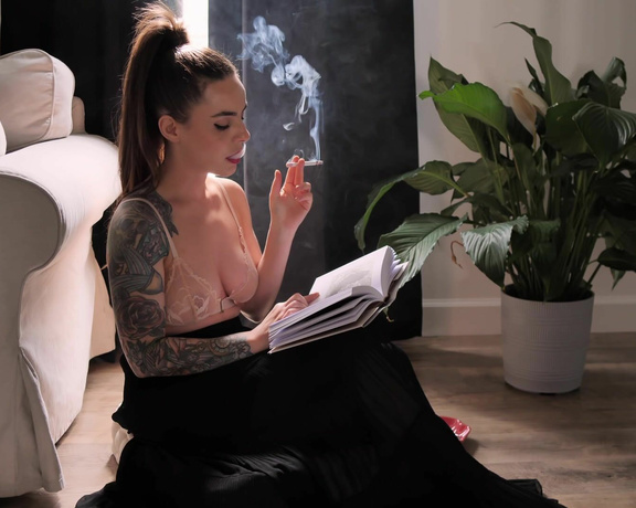 ManyVids - Dani Lynn - Smoking Marlboro 100s and Reading