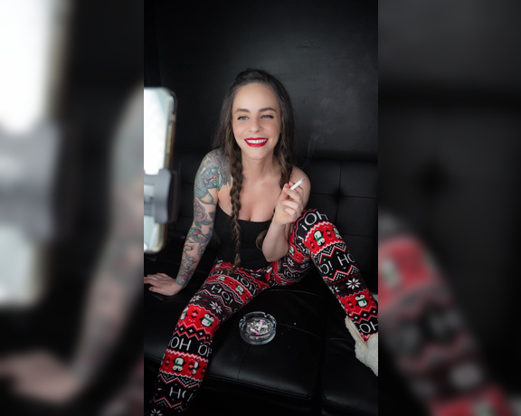 ManyVids - Dani Lynn - Smoking on Live 4