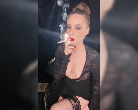 ManyVids - Dani Lynn - Smoking With Sexy Red Lips amp Hair in Bun