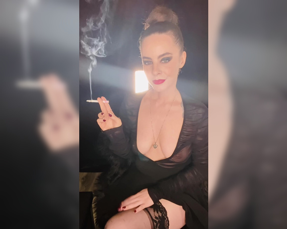 ManyVids - Dani Lynn - Smoking With Sexy Red Lips amp Hair in Bun