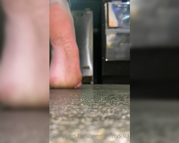 Sweetyfeetys_03 Onlyfans - Imagine being a size of a peck next to my foot … Also a little reminder, I work over the weekends