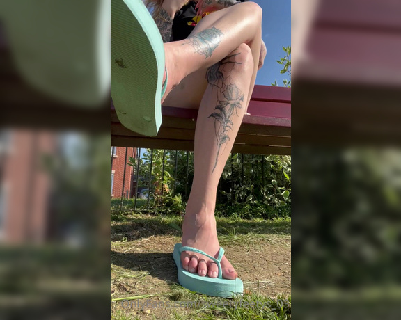 Sweetyfeetys_03 Onlyfans - Flip flops in the park 9