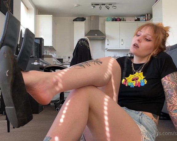 Sweetyfeetys_03 Onlyfans - Sneak peek of a video that will be sent out to all my fans tomorrow New self worship , humiliation