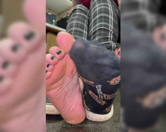 Sweetyfeetys_03 Onlyfans - My shift is almost over so here is a feet update for you ! This is how they look after all day of