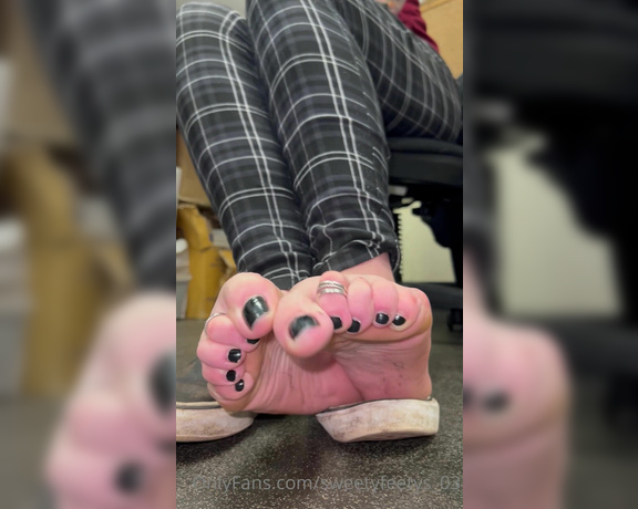 Sweetyfeetys_03 Onlyfans - My shift is almost over so here is a feet update for you ! This is how they look after all day of