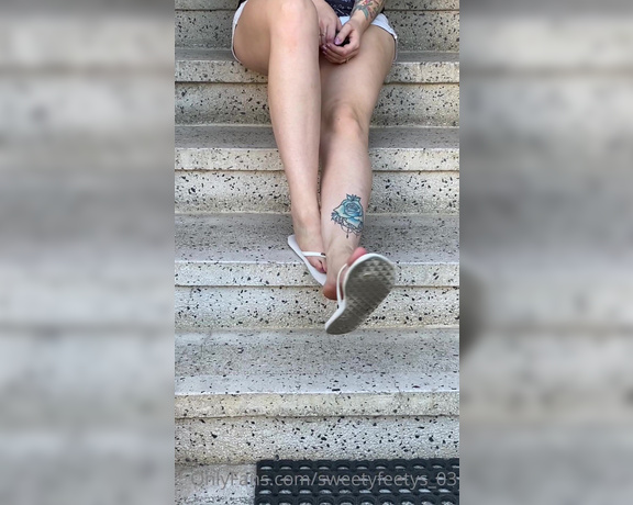 Sweetyfeetys_03 Onlyfans - Trying to enjoy last days of nice weather and nice weather means flip flops !