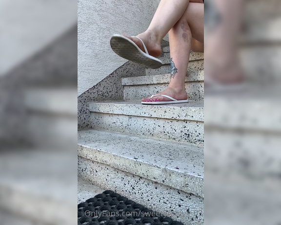 Sweetyfeetys_03 Onlyfans - Trying to enjoy last days of nice weather and nice weather means flip flops !