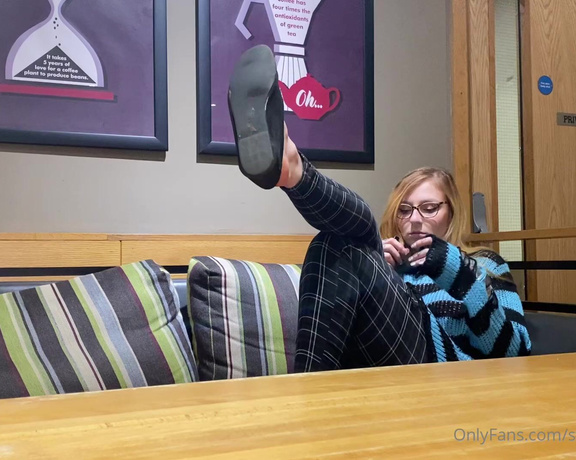 Sweetyfeetys_03 Onlyfans - Are my feet distracting you while your sipping on your coffee 5