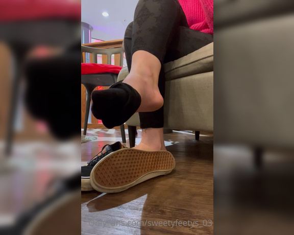 Sweetyfeetys_03 Onlyfans - Socks and shoes removal in a busy coffee shop … does the thought of seeing my feet in publc turn