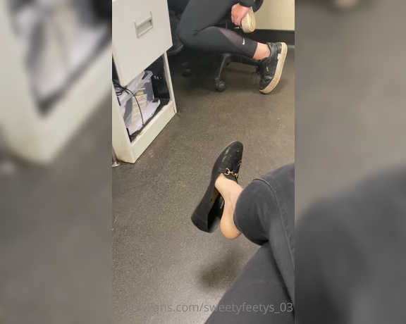 Sweetyfeetys_03 Onlyfans - Shoeplaying at work & dangling flats… (swipe for the video) Imagine your my new coworker and yo 2