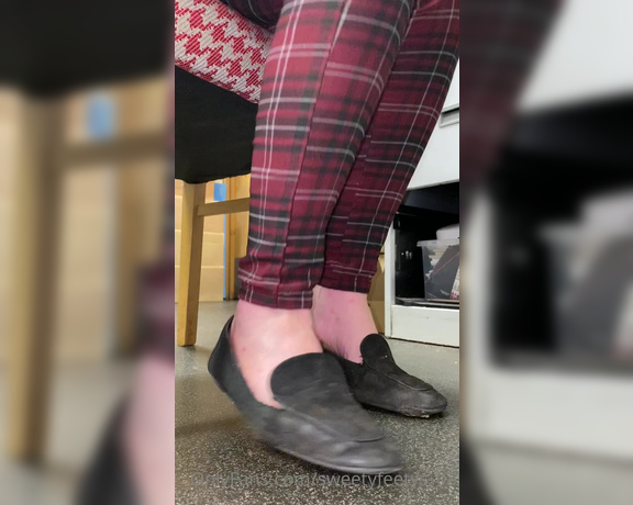 Sweetyfeetys_03 Onlyfans - Now lay down , open your mouth , and suck all the dirt off my toes