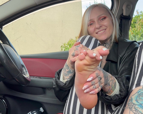 Sweetyfeetys_03 Onlyfans - Stroke & cum in your pants for my feet ! Swipe for the video I know how weak you are and for my 2