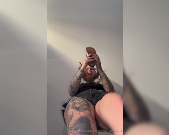 Sweetyfeetys_03 Onlyfans - Mean Giantess finds you inside her shoe You thought you could hide inside her shoe and enjoy the