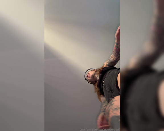 Sweetyfeetys_03 Onlyfans - Mean Giantess finds you inside her shoe You thought you could hide inside her shoe and enjoy the