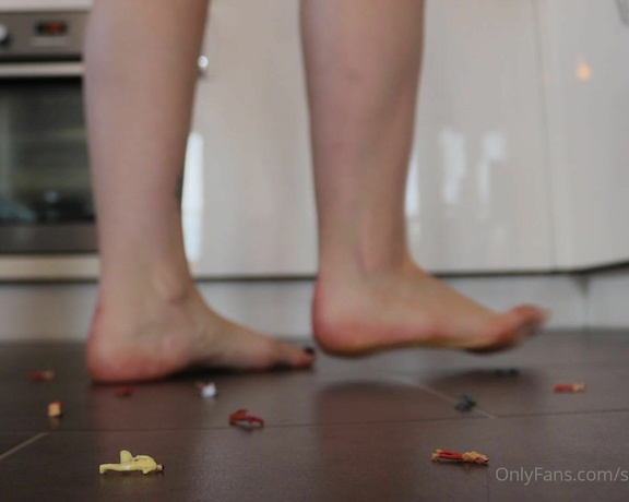 Sweetyfeetys_03 Onlyfans - This unaware giantess crushed all her friends without even realising… she was just cleaning her ki 2