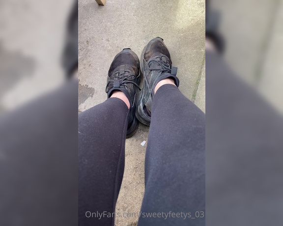 Sweetyfeetys_03 Onlyfans - How are you doing guys I’m working all day and my feet are killing me Who’s gonna give me a mass