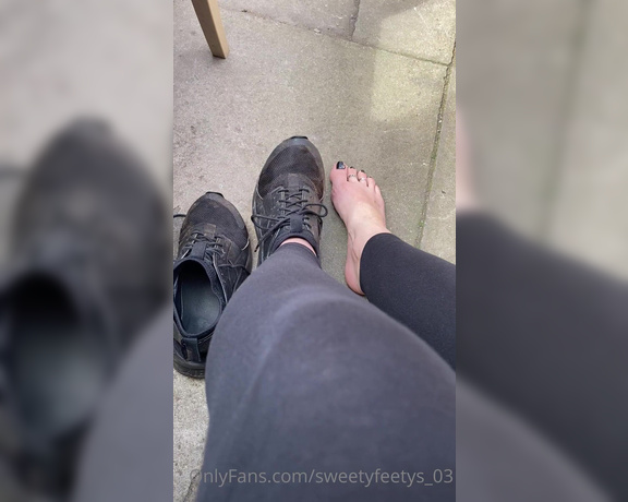 Sweetyfeetys_03 Onlyfans - How are you doing guys I’m working all day and my feet are killing me Who’s gonna give me a mass