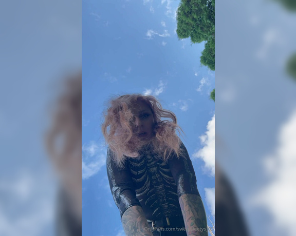 Sweetyfeetys_03 Onlyfans - Giantess POV This giantess found you in the grass … almost crushed you … but decided so save you
