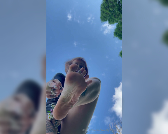 Sweetyfeetys_03 Onlyfans - Giantess POV This giantess found you in the grass … almost crushed you … but decided so save you